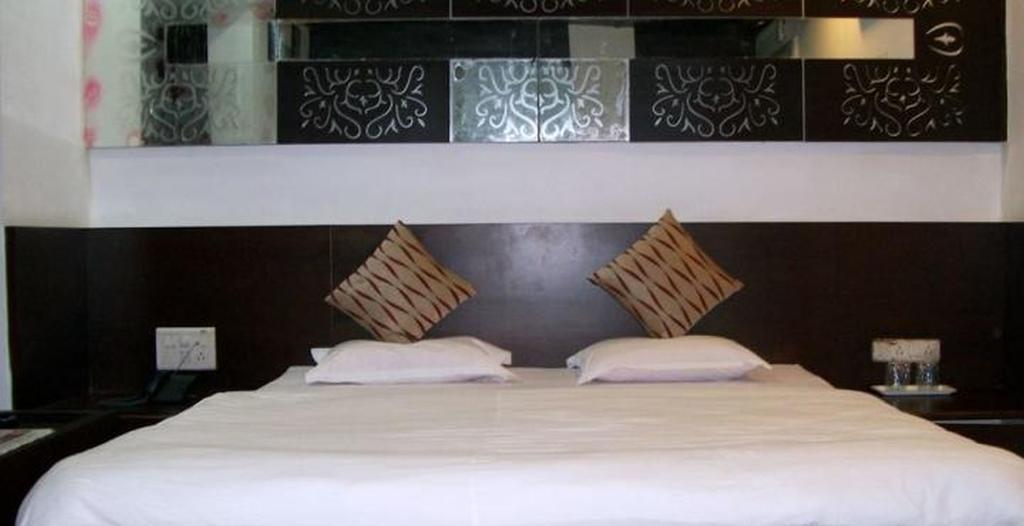 Hotel Palm View Residency Vadodara Exterior photo