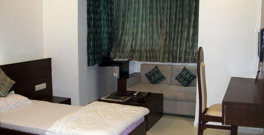 Hotel Palm View Residency Vadodara Exterior photo