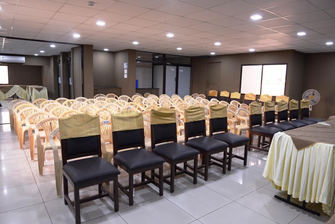 Hotel Palm View Residency Vadodara Exterior photo