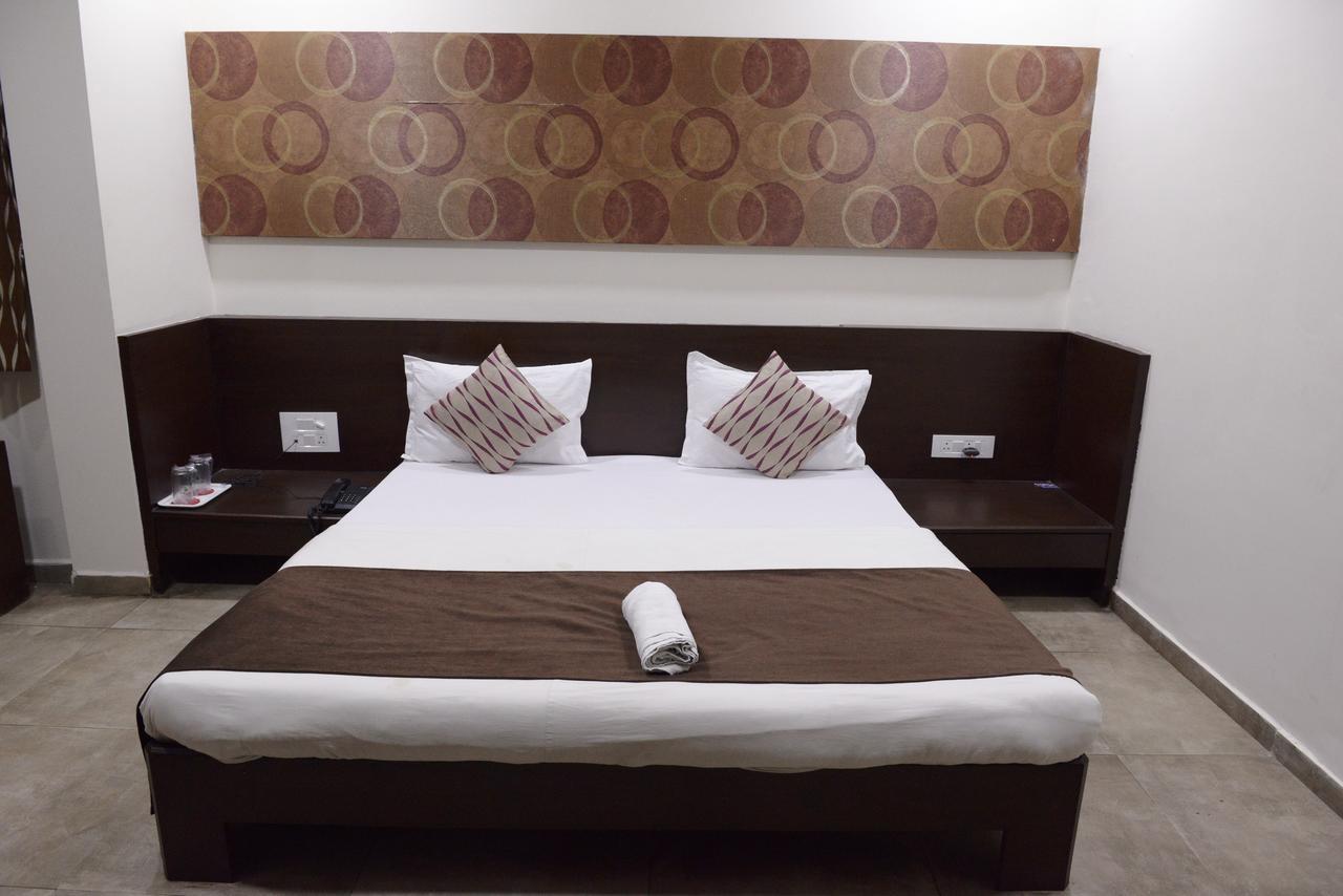 Hotel Palm View Residency Vadodara Exterior photo