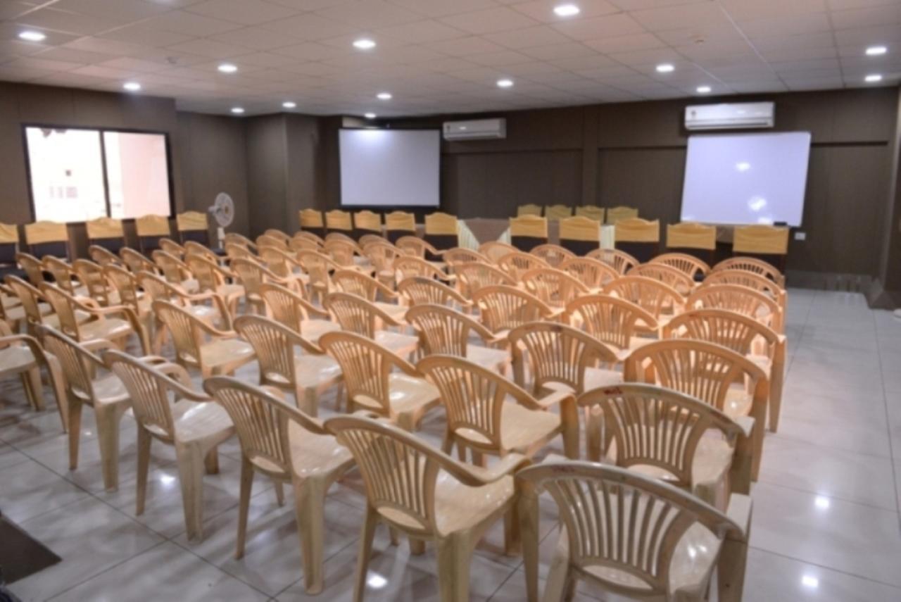 Hotel Palm View Residency Vadodara Exterior photo